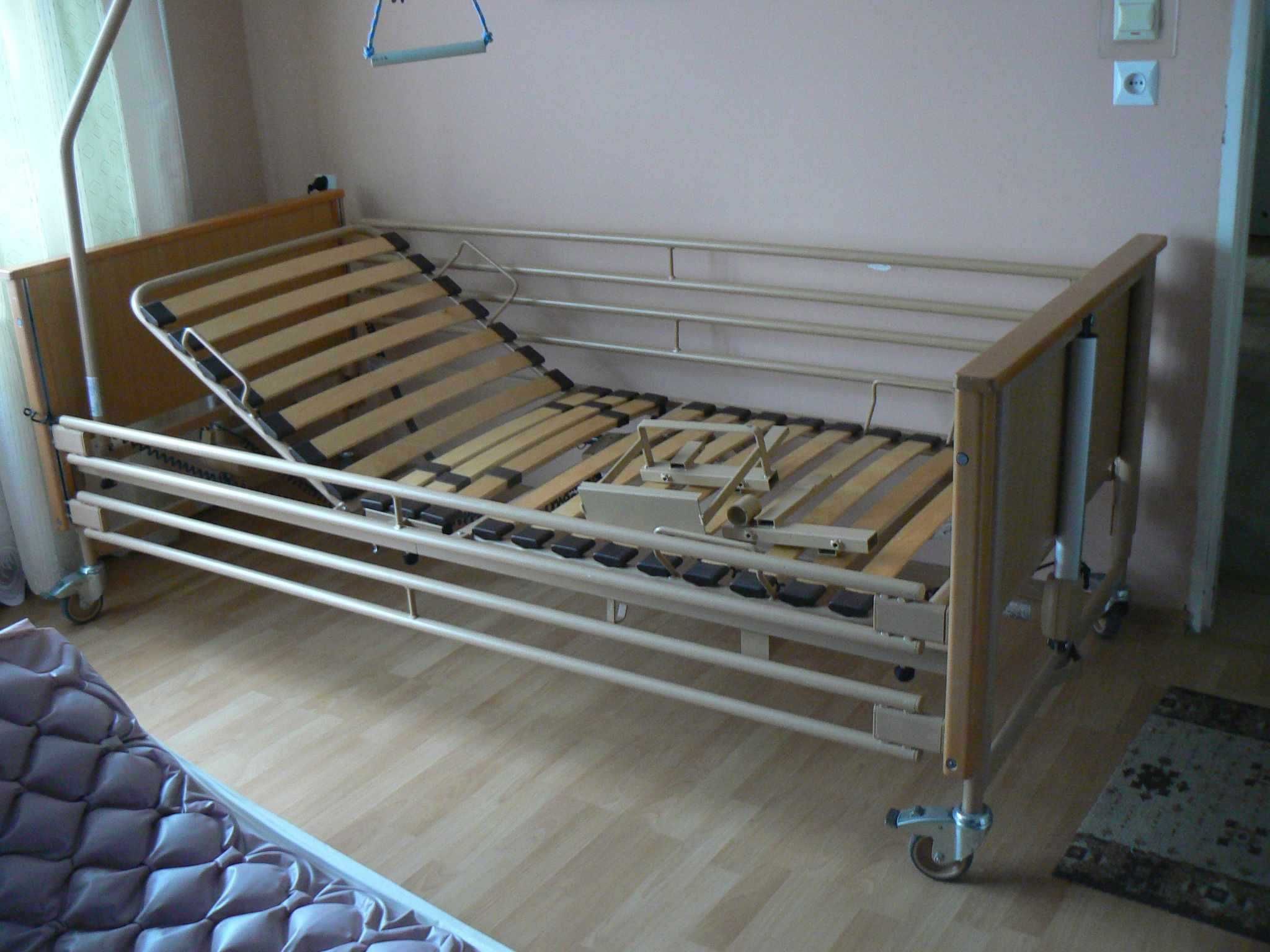 Łóżko rehabilitacyjne  z materacem i materacem przeciwodleżynowym