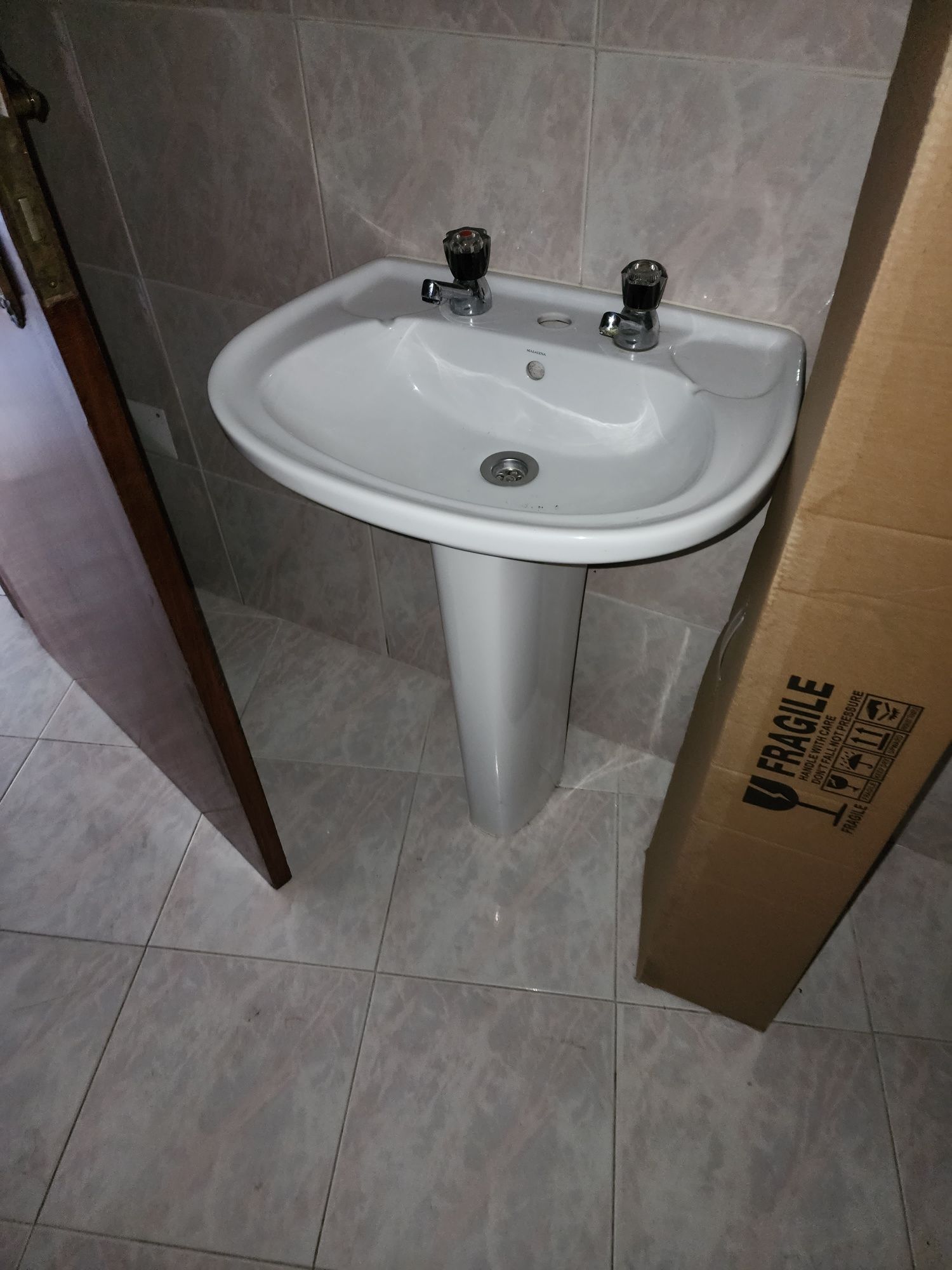 Lavatório em Ceramica