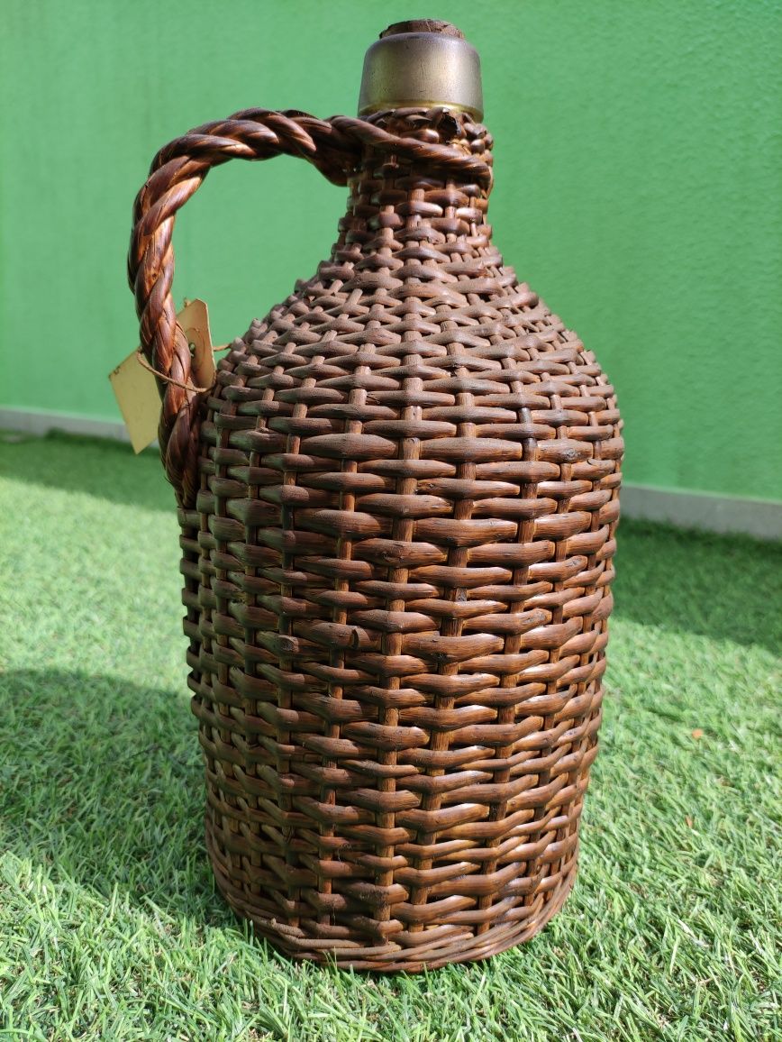 Garrafão de vidro vintage empalhado