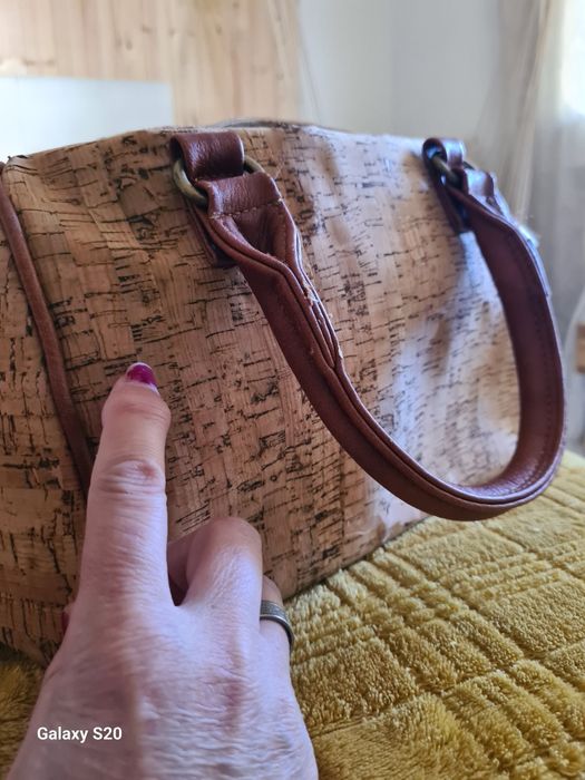 Mala pouco usada tom cortiça para venda