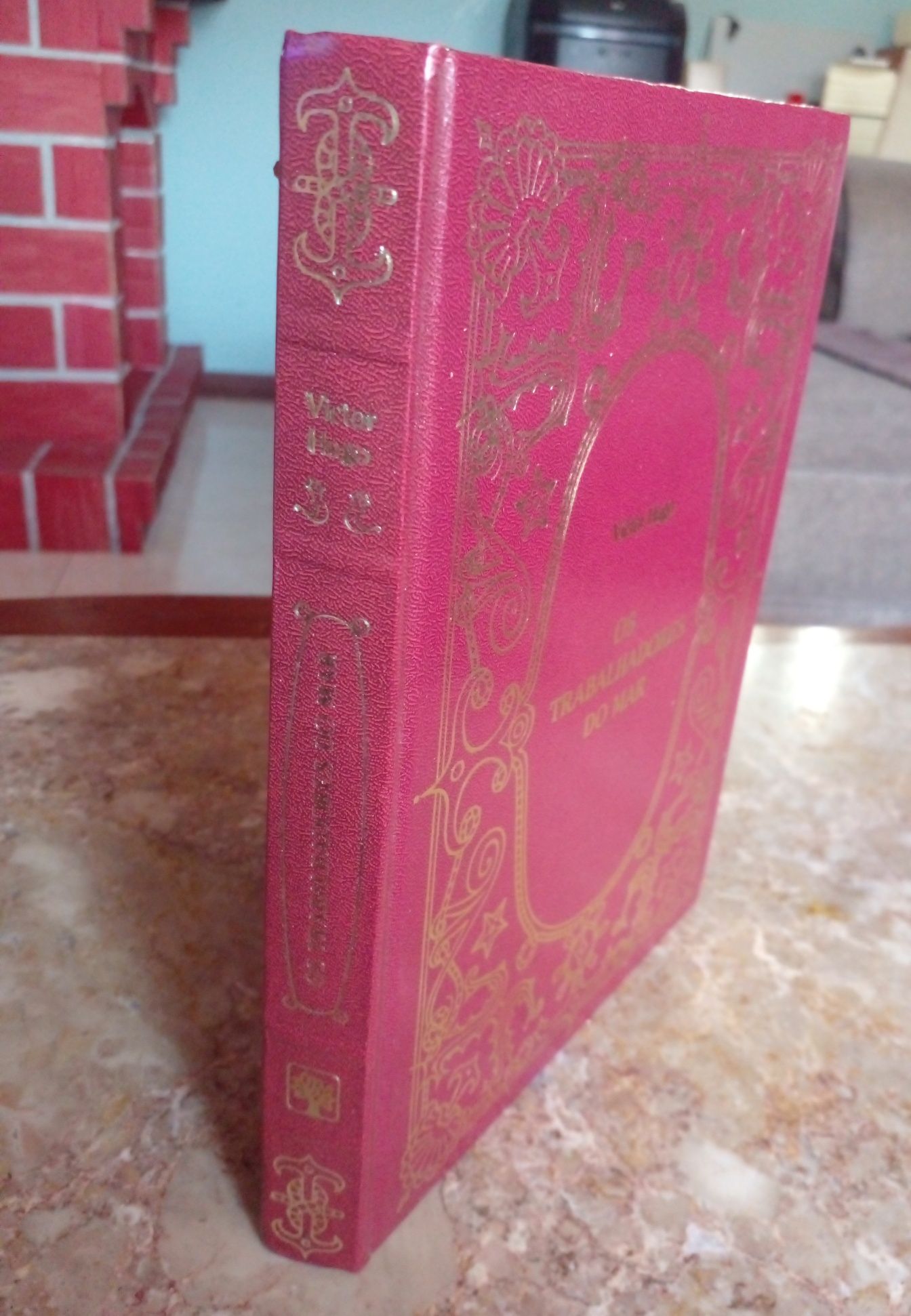 Livro Os Trabalhadores do MAR de VICTOR HUGO