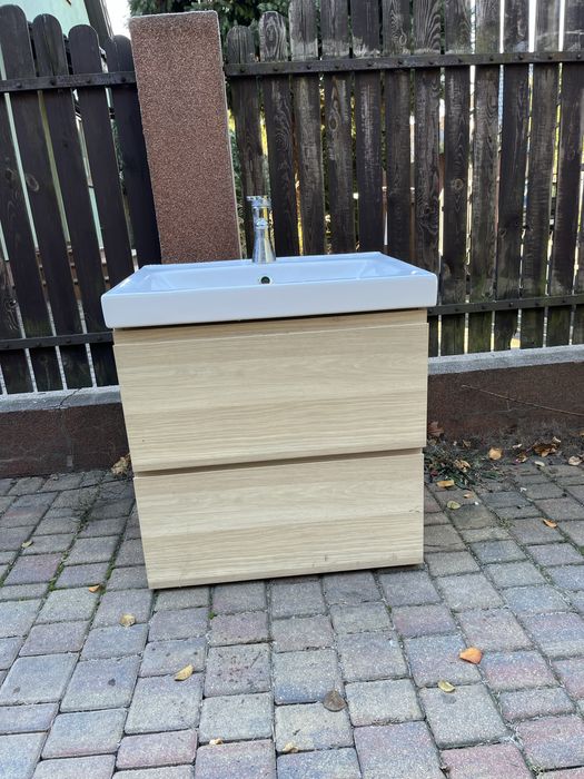 Szafka wisząca z umywalką Ikea