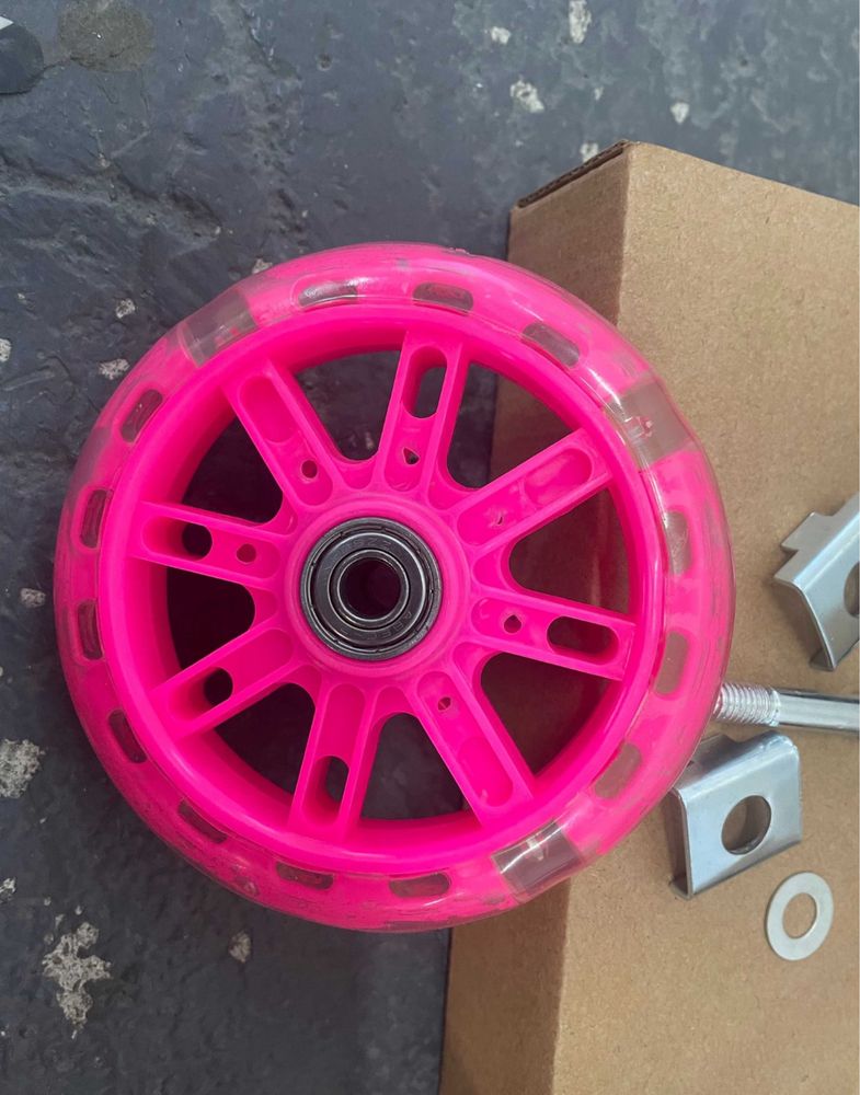 Kółka boczne LED świecące pasują do rowerków 12"/16"/20"
