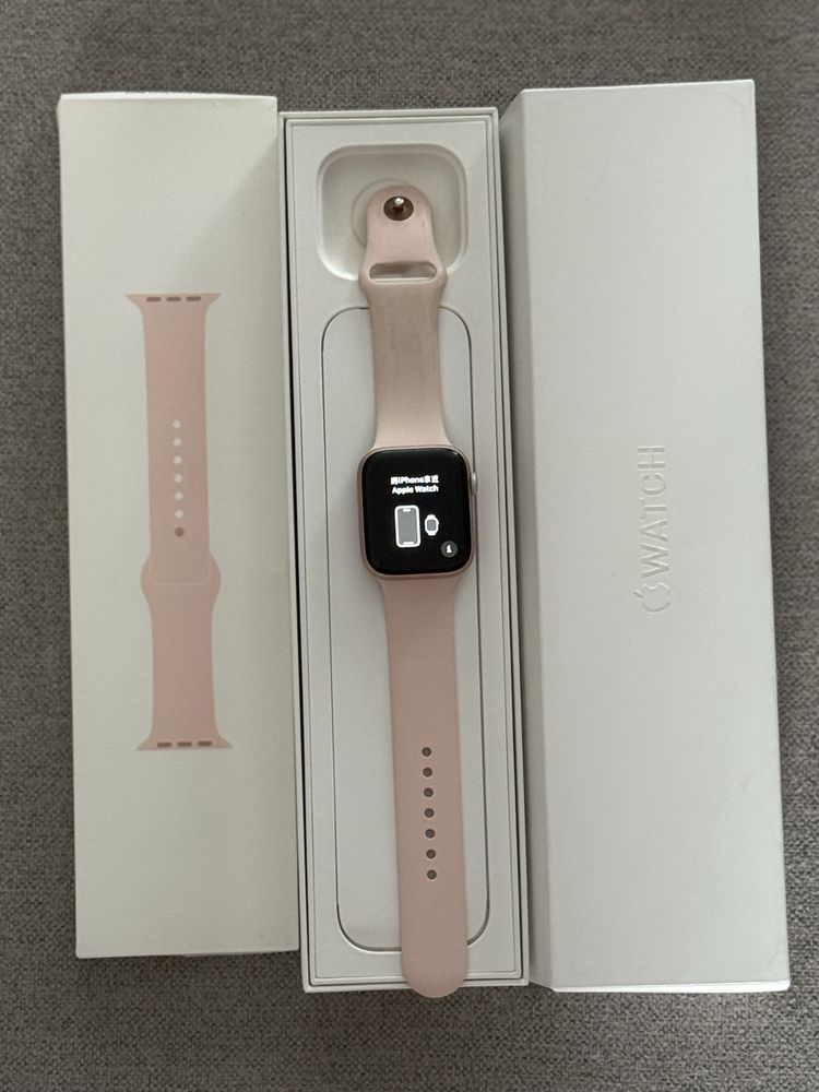 Apple watch 4, 44 mm повний комплект , все рідне