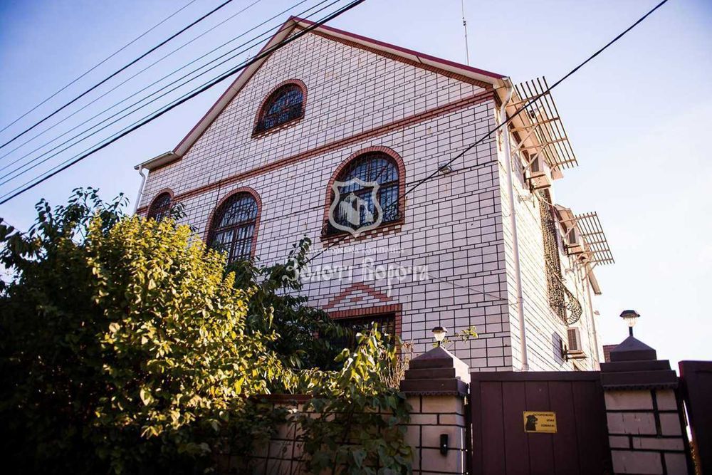 40-ва садова, Славутич, Осокорки,10 хв до метро, будинок 3х поверховий