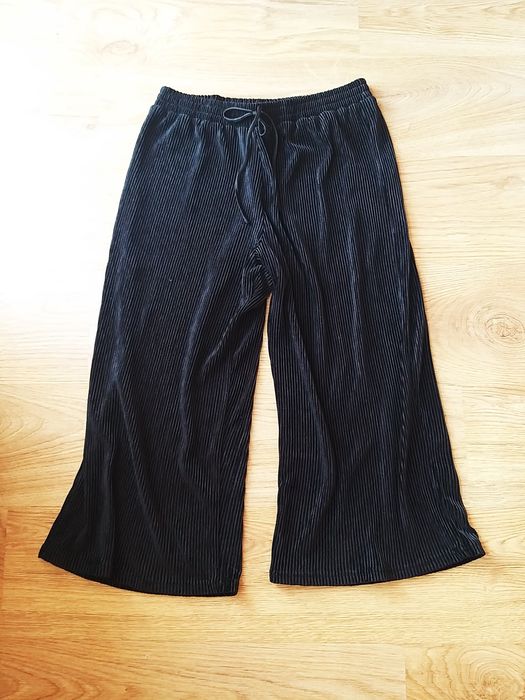 Czarne prążkowane spodnie culoty szerokimi nogawkami new look M 38 hit