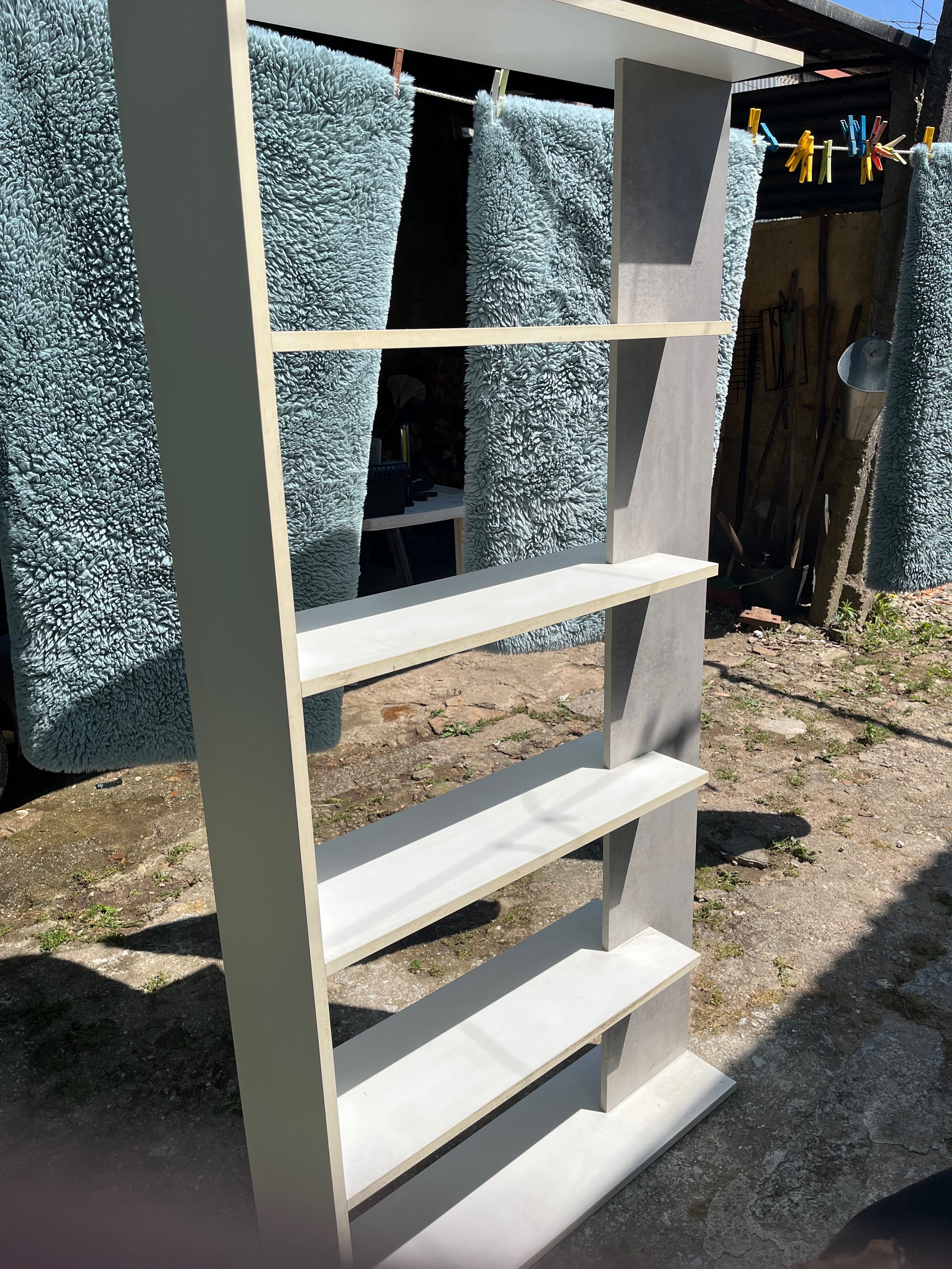 Estante de quarto