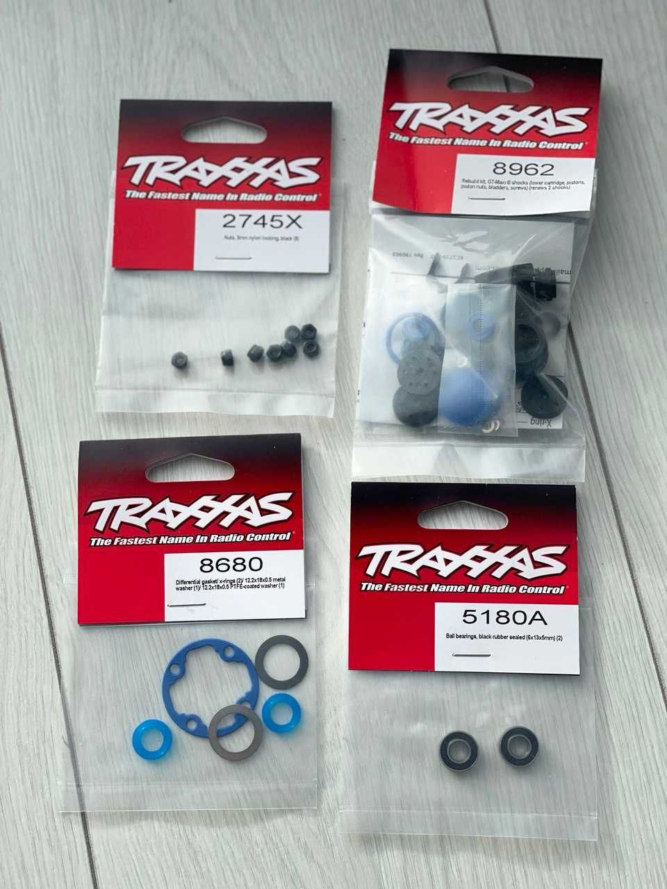 Запчасти Traxxas силикон в амортизаторы и дифференциал, зарядки итд