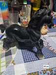 Cavalo em ceramica preto