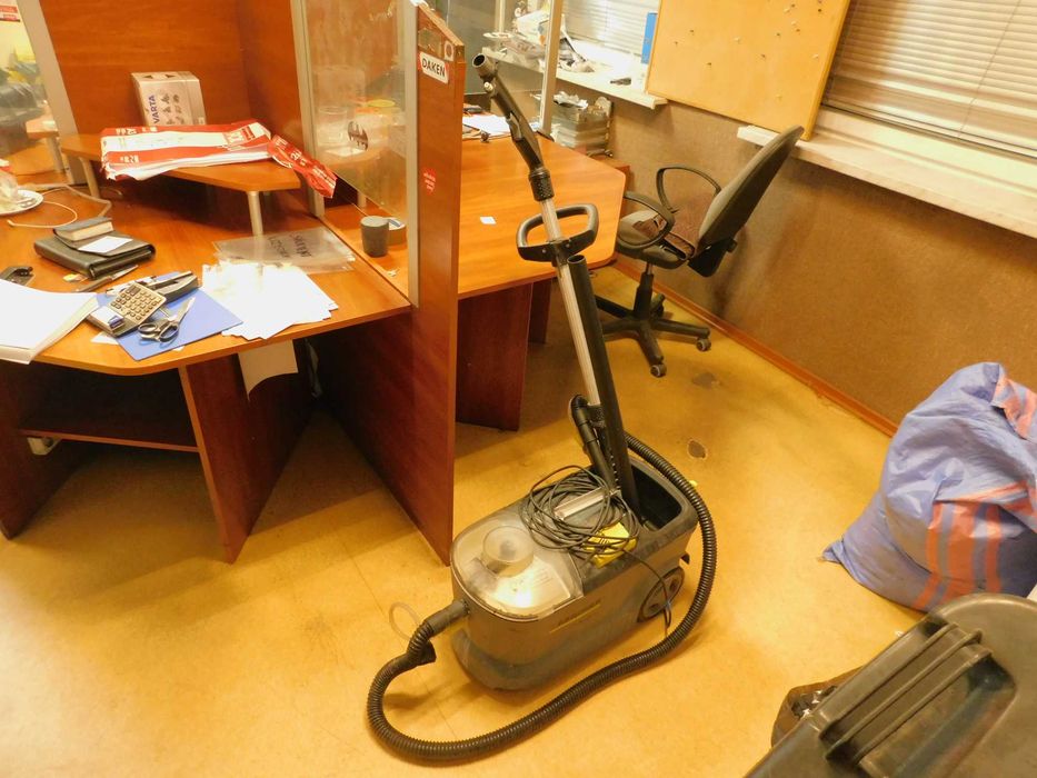 Syndyk sprzeda - odkurzacz piorący Karcher Puzzi 10/1