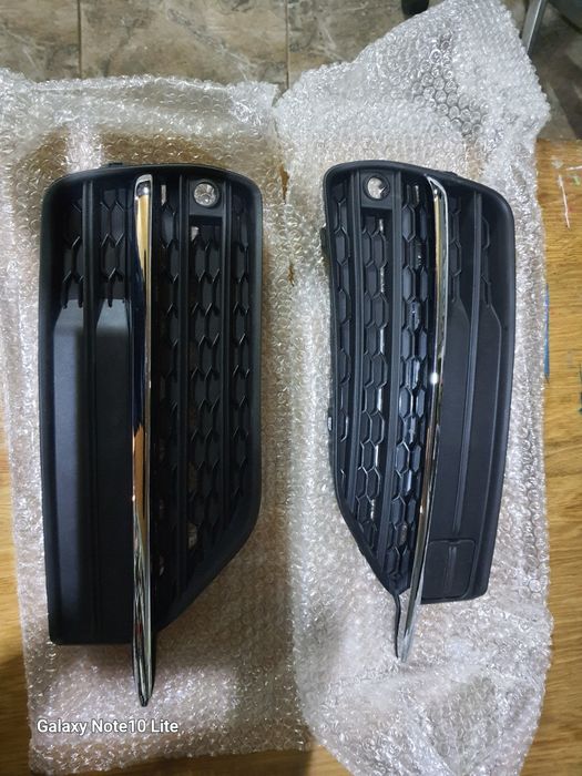 Volvo xc 90   2016,-2025 решітки заглушки  2шт.переднього бампера.