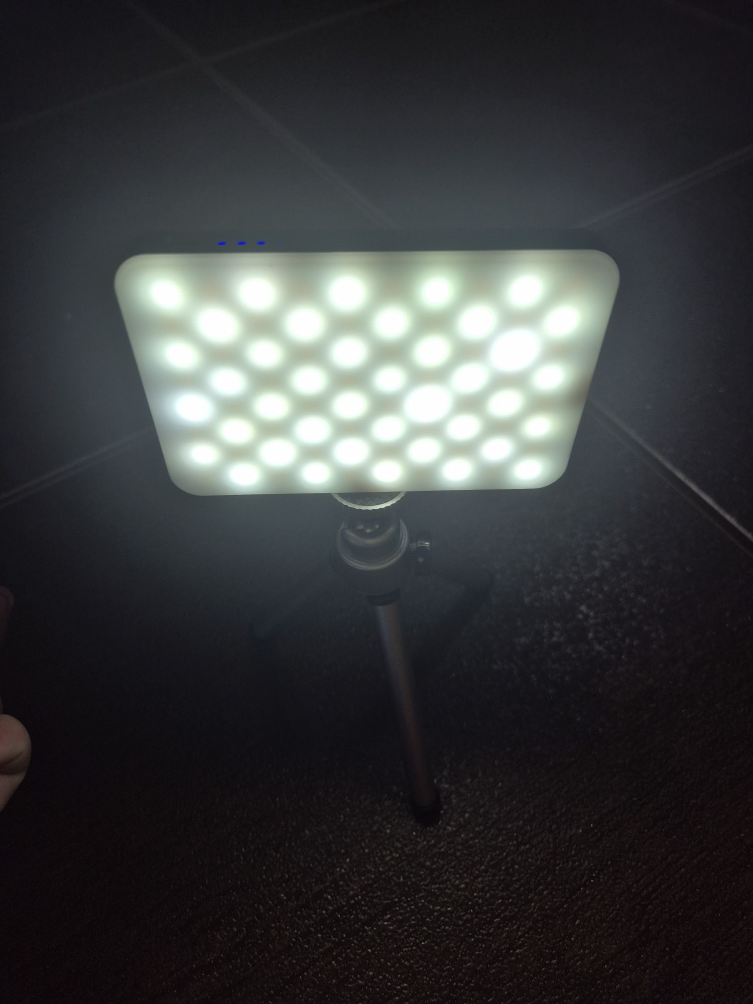 Lampa LED na statywie

Lampa LED na statywie