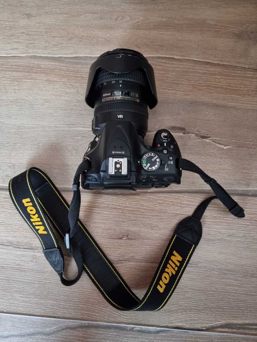 Nikon D5200 com vários acessórios