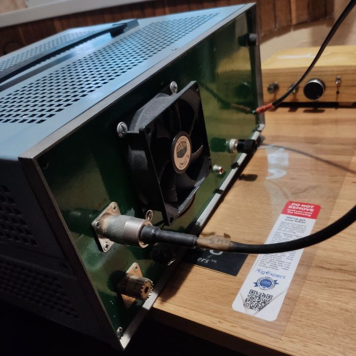 Підсилювач на 4х ГУ-50 кВ діапазону.