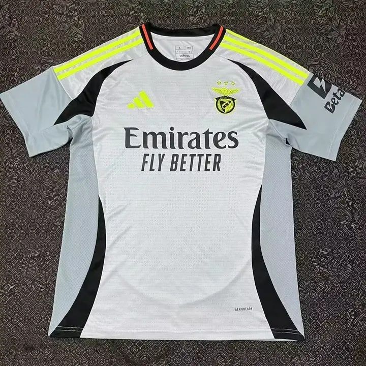 T-shirts de clubes nacionais e internacionais