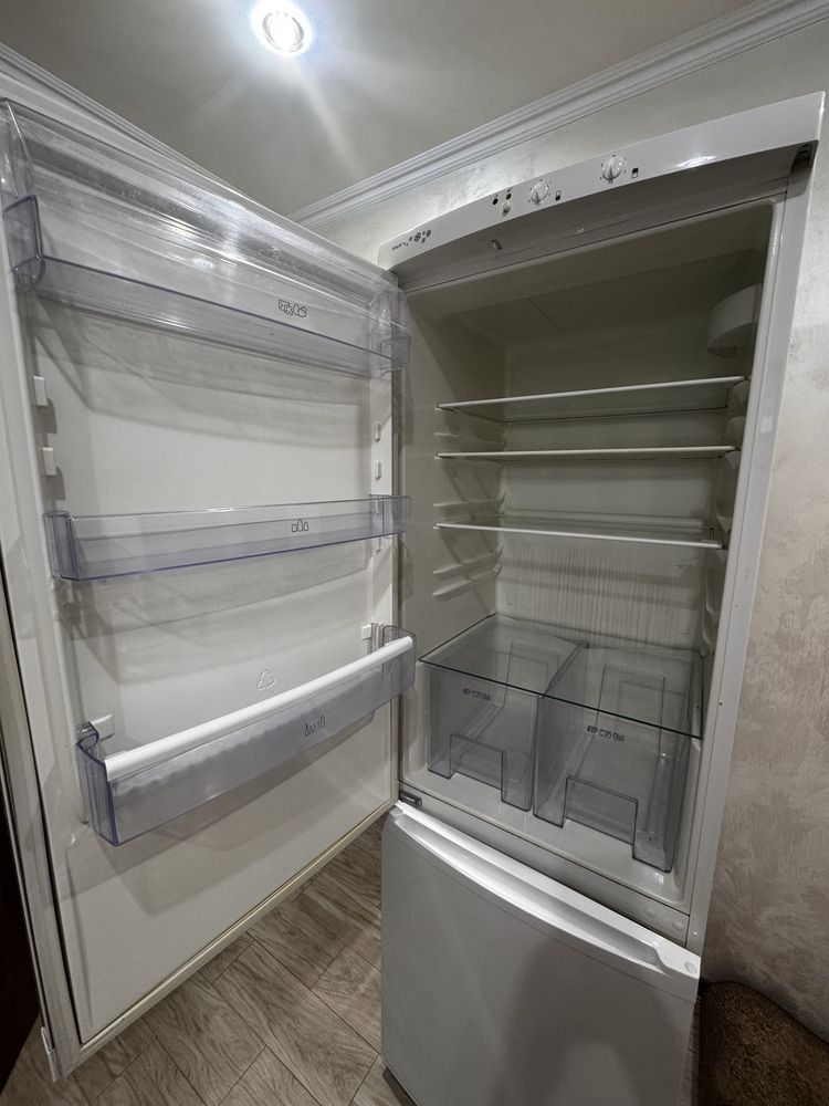 Холодильник  Zanussi вживаний