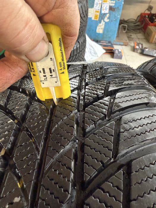 4x opona zimowa Bridgestone Blizzak LM001 215/55 R17 94V AO