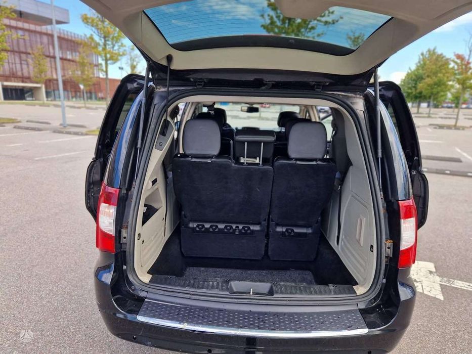 Chrysler town & country.
Gasolina/Gas