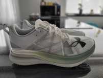 Buty do biegania Under Armour UA Velociti Pro  - białe 42.5