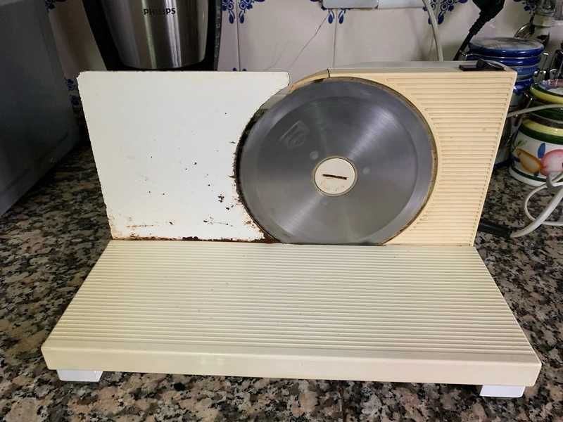 Fiambreira/ máquina de cortar fiambre ou queijo