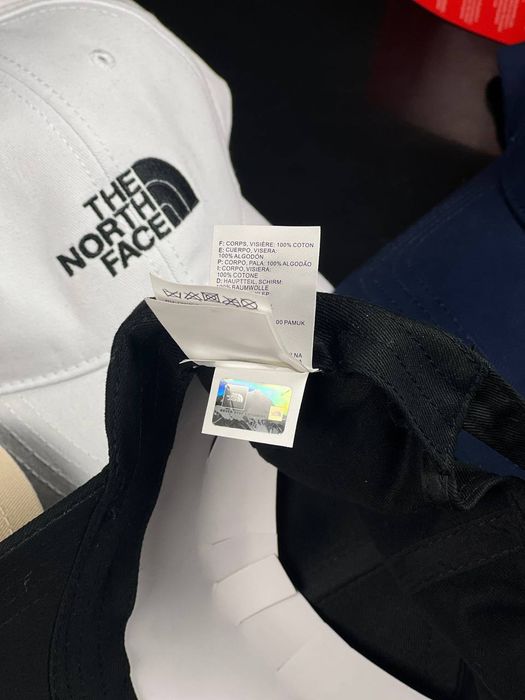 Кепки від бренду The North Face
