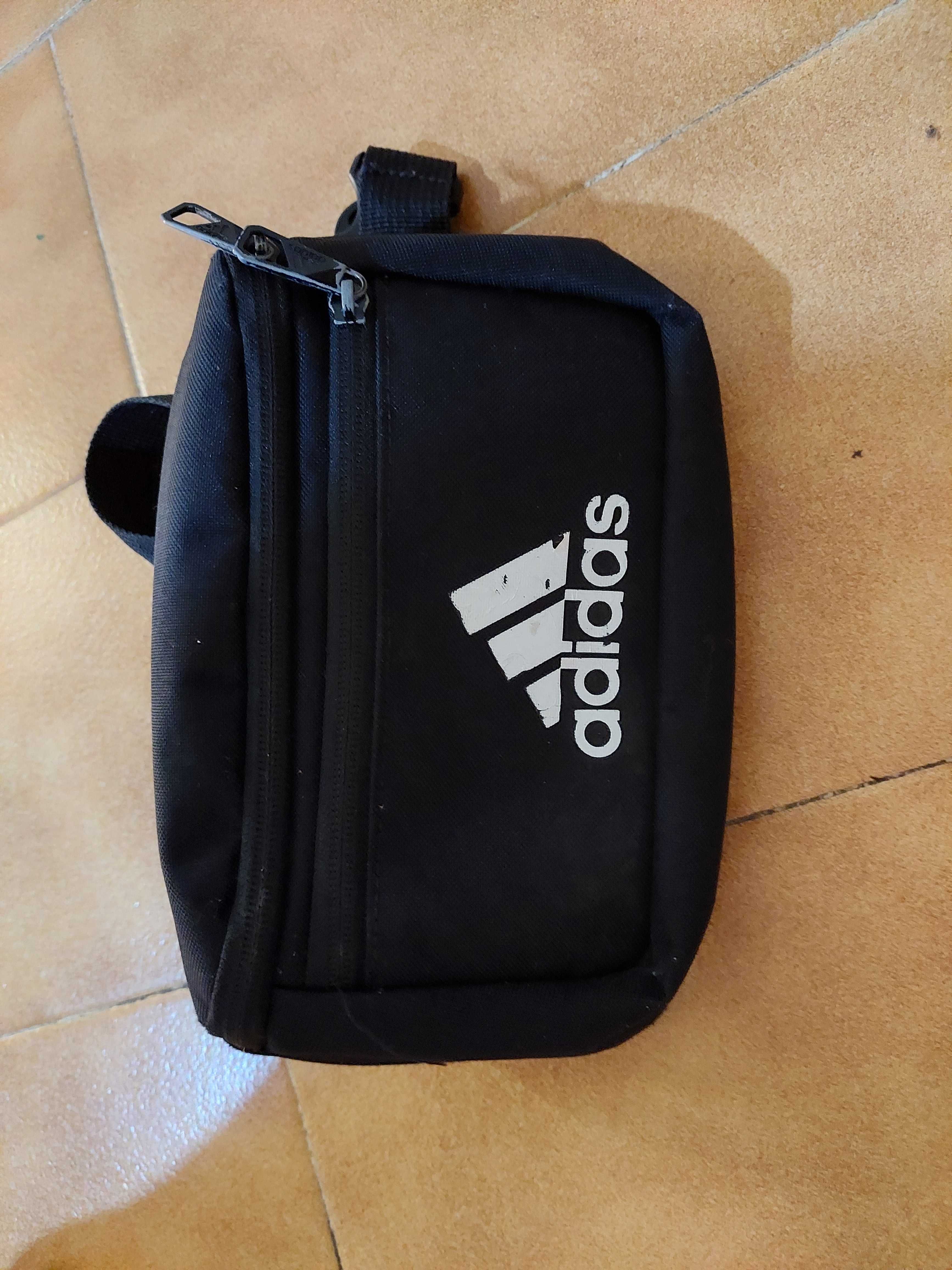 Bolsa adidas preta