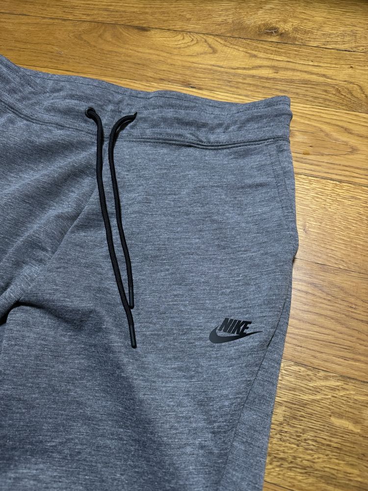 Nike tech fleece штани