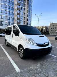 Оренда мікроавтобуса OPEL VIVARO з водієм