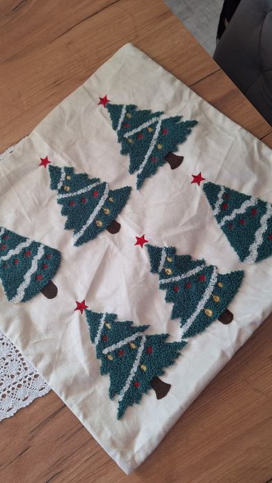 Poszewka świąteczna ręcznie haftowana choinki 45x45 cm śliczna