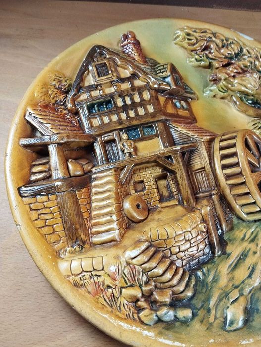 Prato Grande Em Relevo Vintage