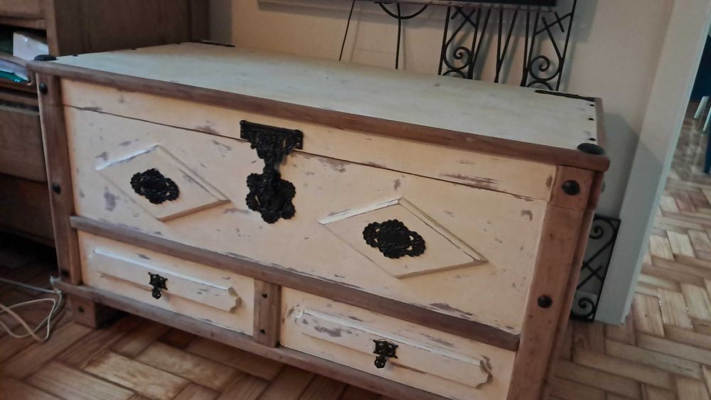 Arca de madeira recuperada