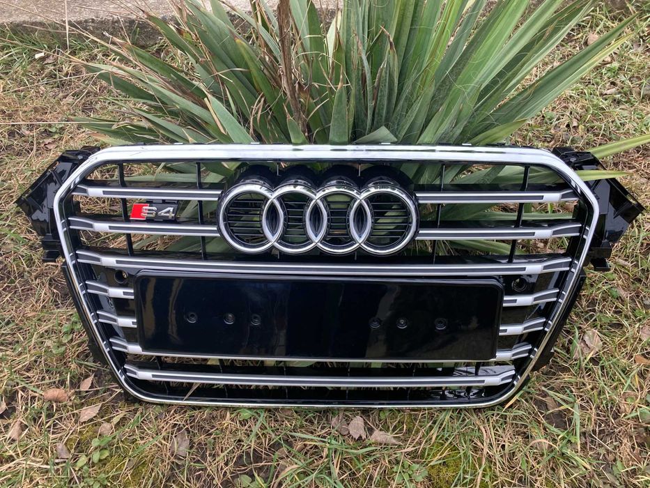 Решетка радиатора AUDI A4 B8rest 2013-2015год.S стиль CHROME BLACK