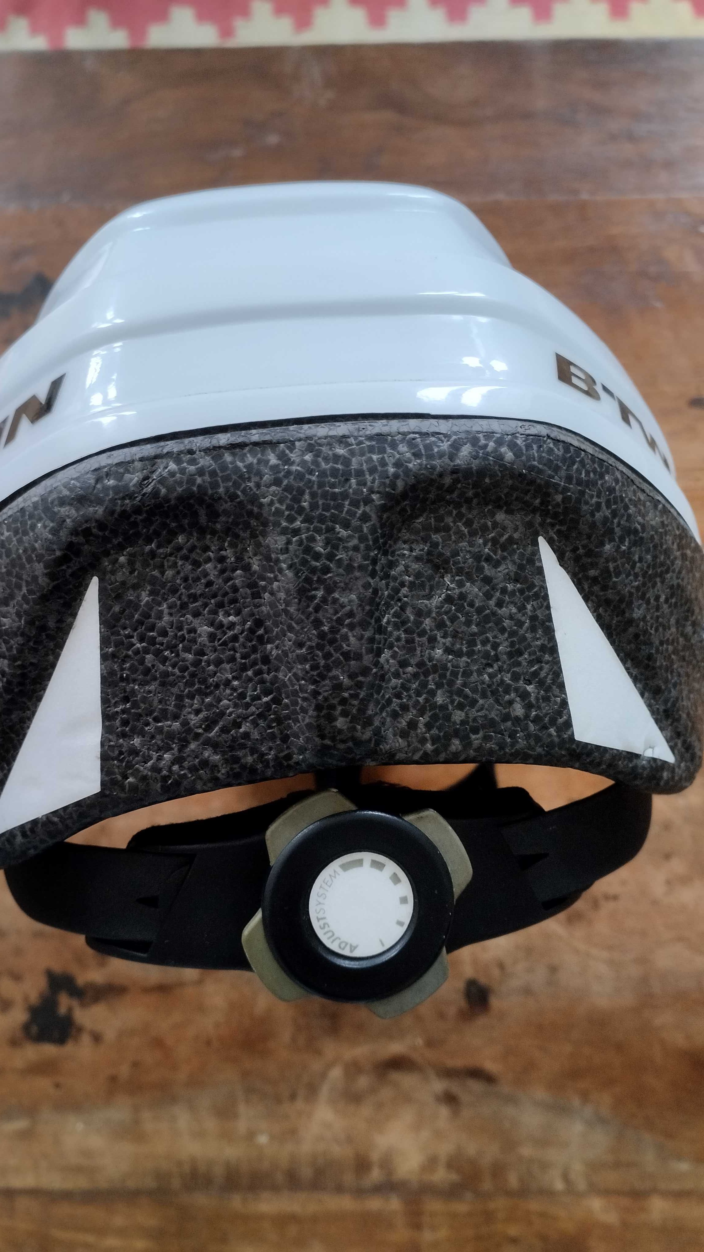 Capacete ajustável
