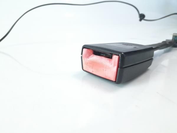 Encaixe de cinto frente esquerdo FORD Fiesta VI (CB1, CCN)