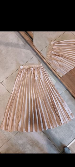 Spódnica plisowana z połyskiem kremowa/beżowa sinsay XS