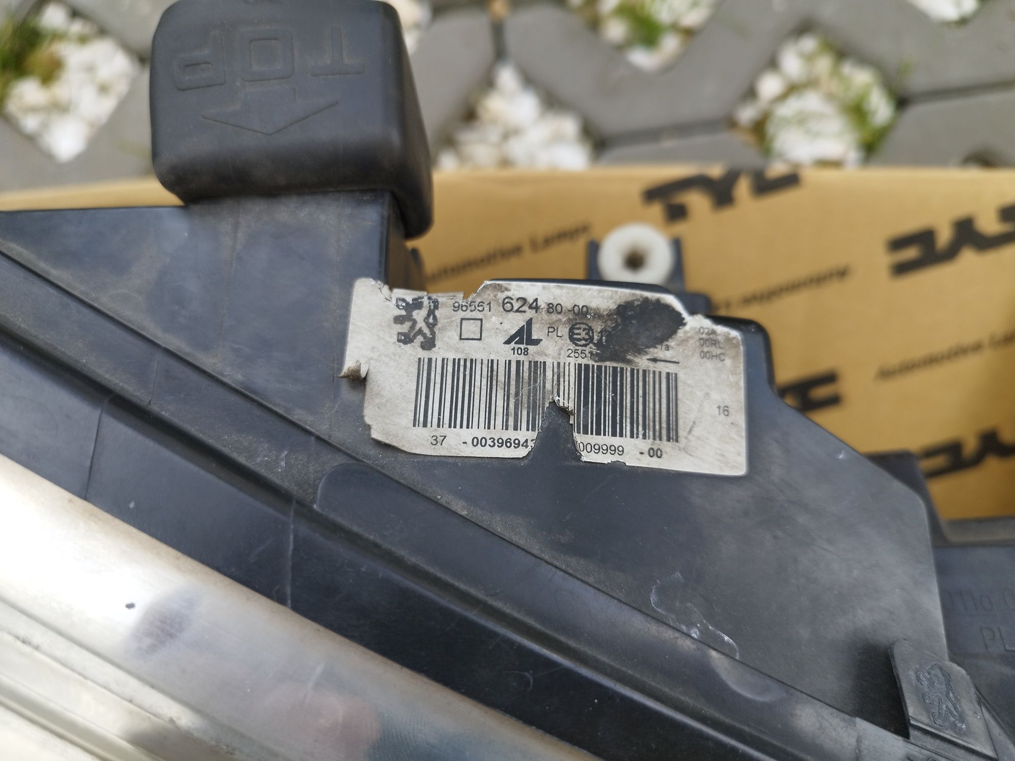 Lampy przód peugeot 308 sw