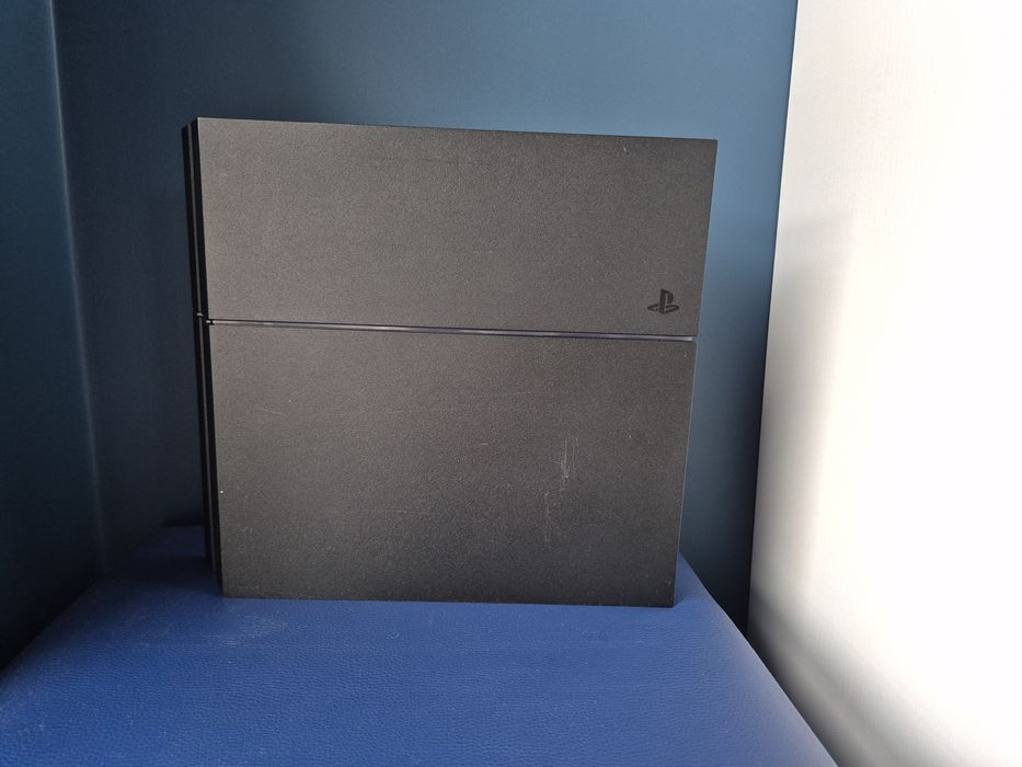 Konslola PlayStation 4