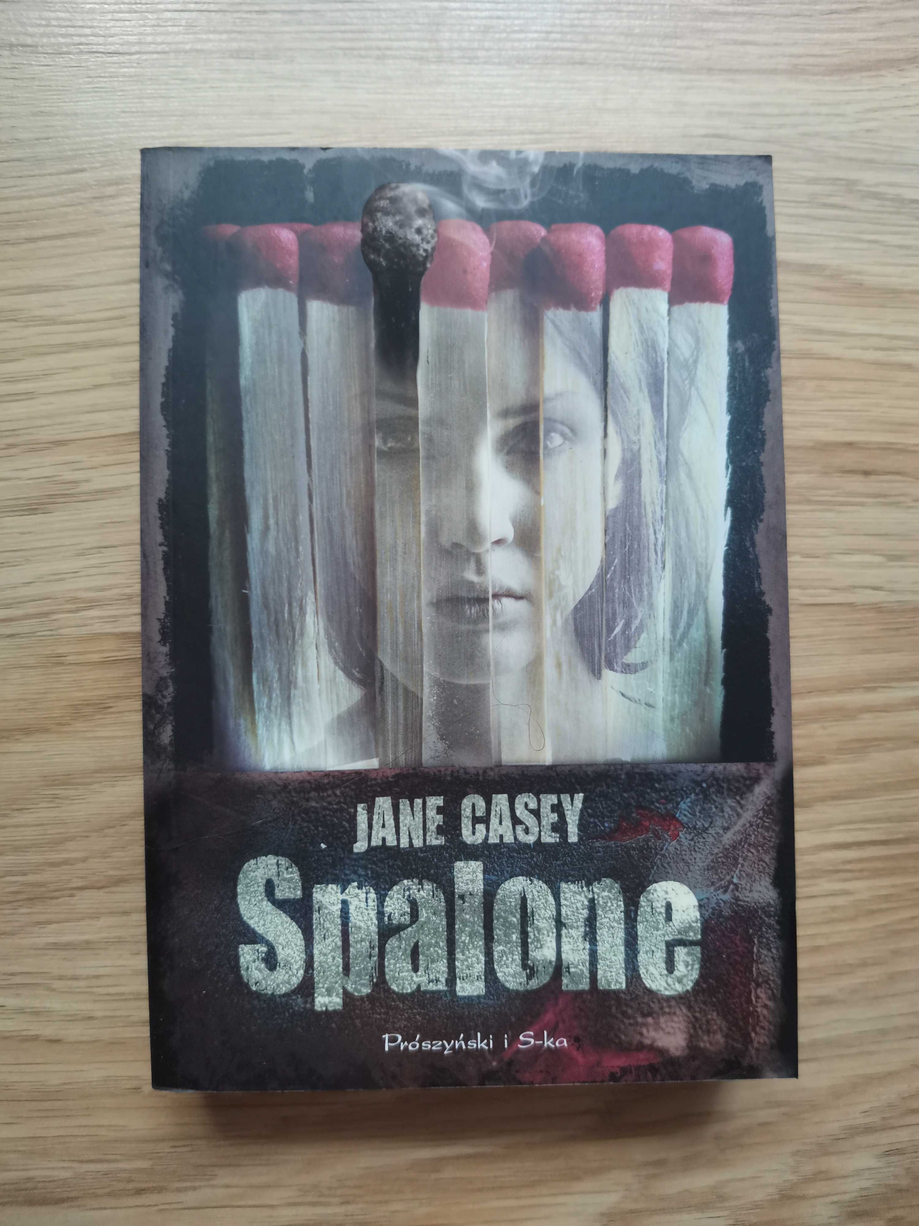 Jane Casey, Spalone