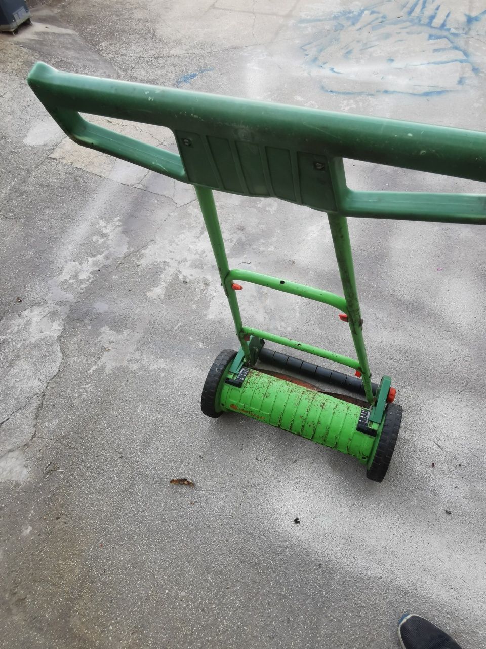 Corta relva manual