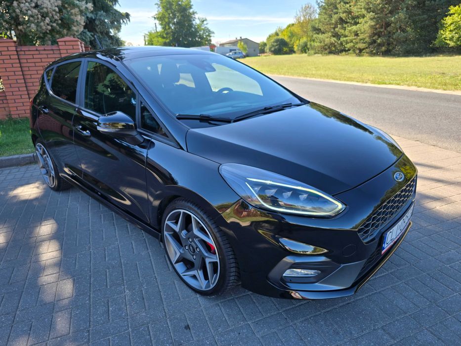 Ford fiesta ST MK8 200KM FUL OPCJA Pakiet PERFORMANCE Perfekcyjny Stan