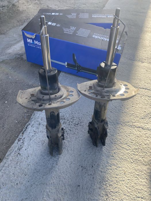 Продам передні стойки в ідеальном стані не стучать на хюндай соната