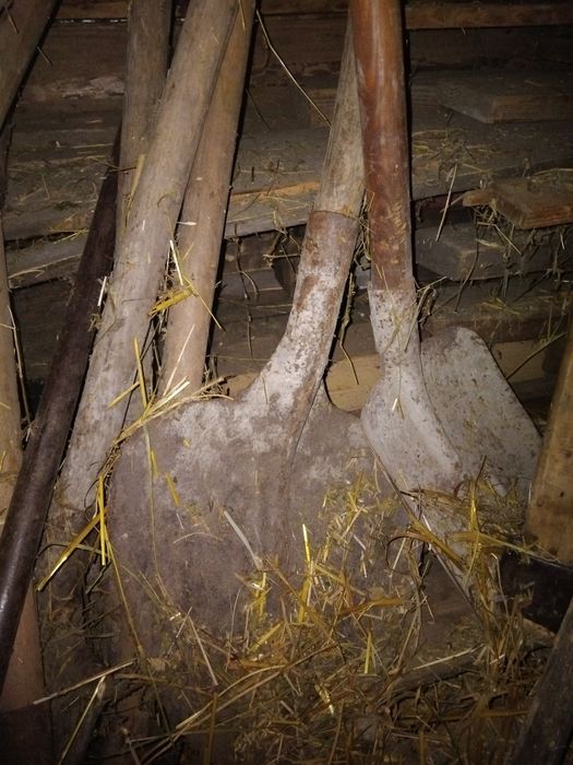 Продам лопати, різний інвентар