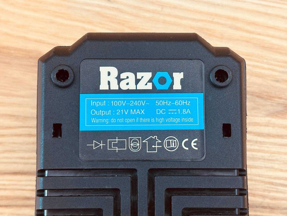 Слайдерна зарядна станція Razor – 21V MAX, 1.8A
