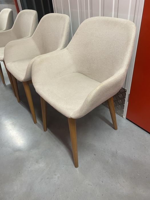 Krzesła Kave Home Konna