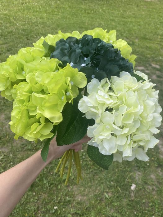 Декор гортензіі виглядають як живі квіти