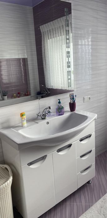 Тумбочка у ванну кімнату з умивальником