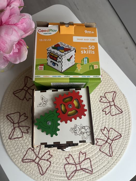 Іграшка бізікуб.