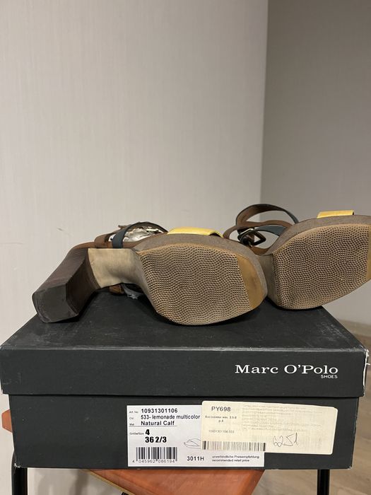 Босоніжки на підборах