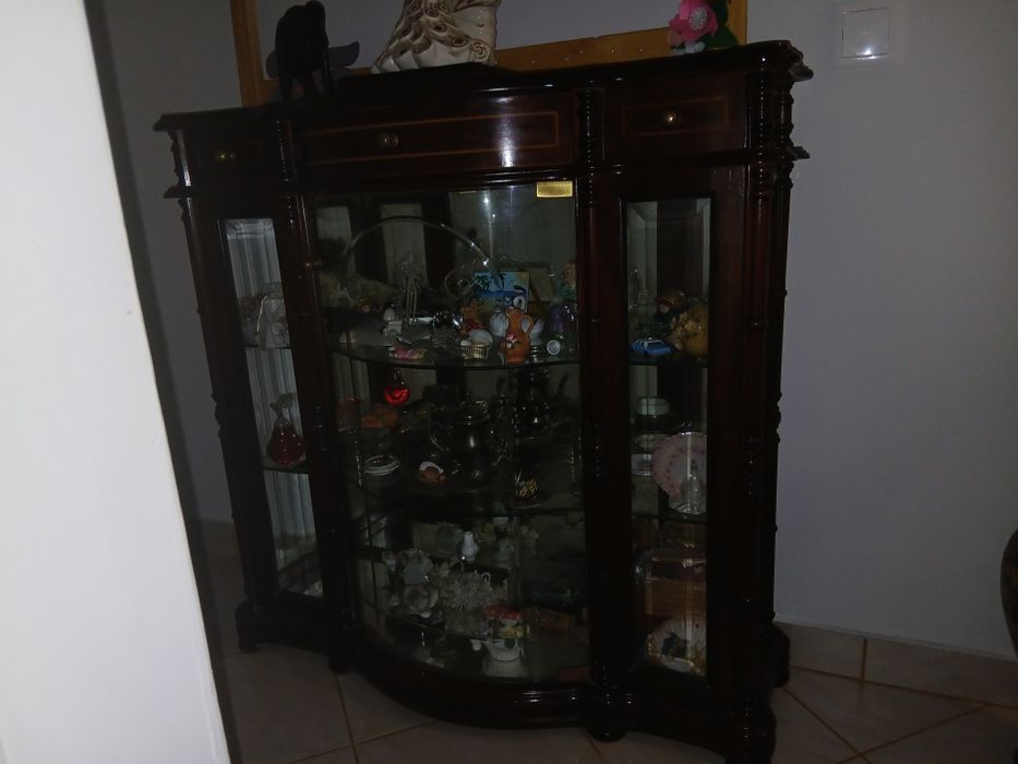 Cristaleira  madeira e vidro