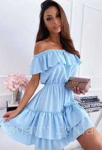 Плаття з пишним воланом ніжно-блакитного кольору